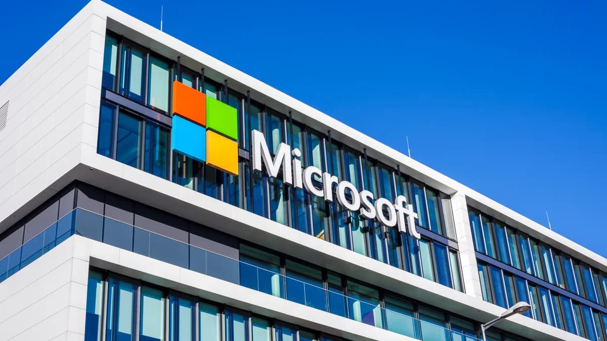 Microsoft recorta casi 7000 empleos en su mayor ajuste desde 2023 (y luego de anunciar ganancias millonarias)